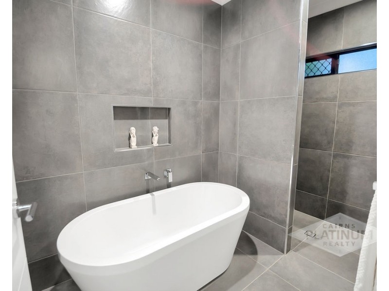 13 Megalong Close, Smithfield QLD 4878