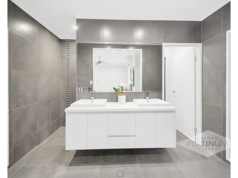 13 Megalong Close, Smithfield QLD 4878