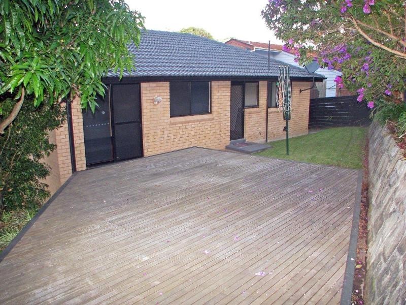 16 Crawford Crescent, Wyoming NSW 2250