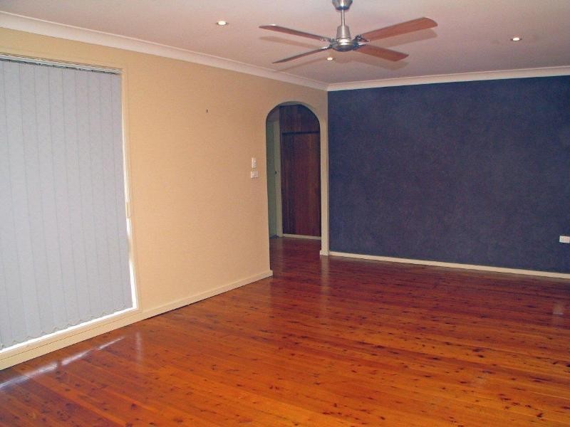 16 Crawford Crescent, Wyoming NSW 2250