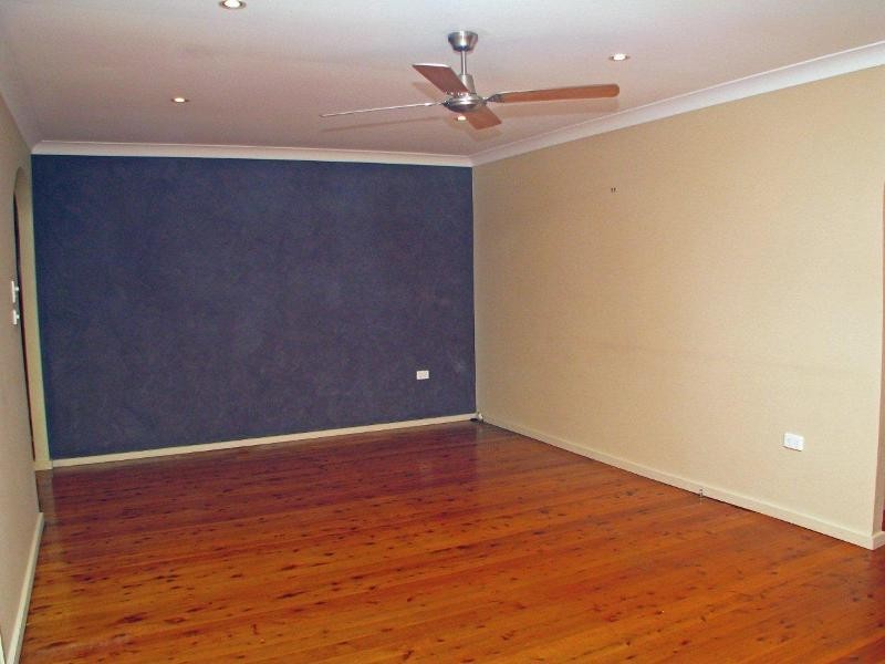 16 Crawford Crescent, Wyoming NSW 2250