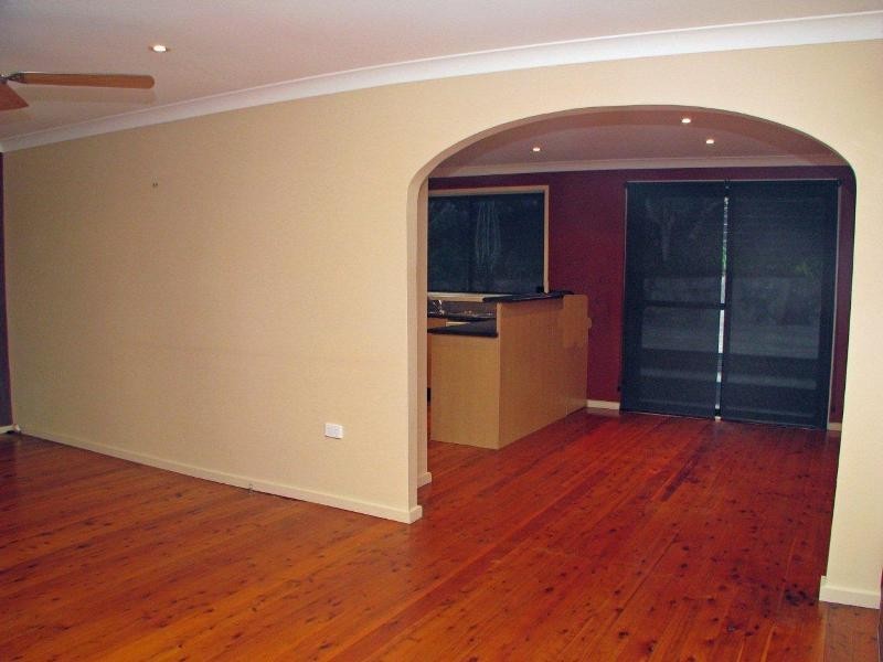 16 Crawford Crescent, Wyoming NSW 2250