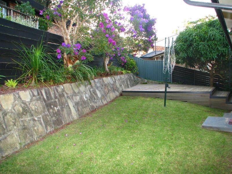 16 Crawford Crescent, Wyoming NSW 2250