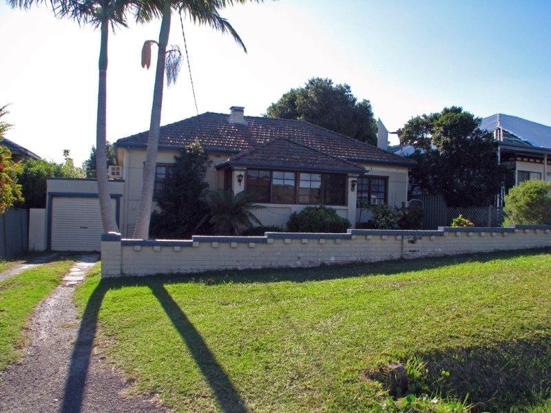 6 Caroline Street, East Gosford NSW 2250