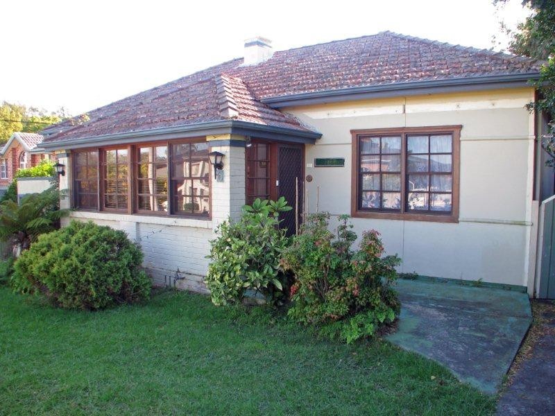 6 Caroline Street, East Gosford NSW 2250