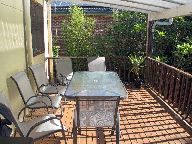 6 Caroline Street, East Gosford NSW 2250