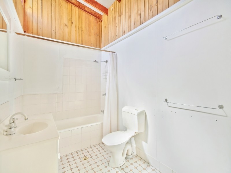 1002 The Entrance Road, Forresters Beach NSW 2260