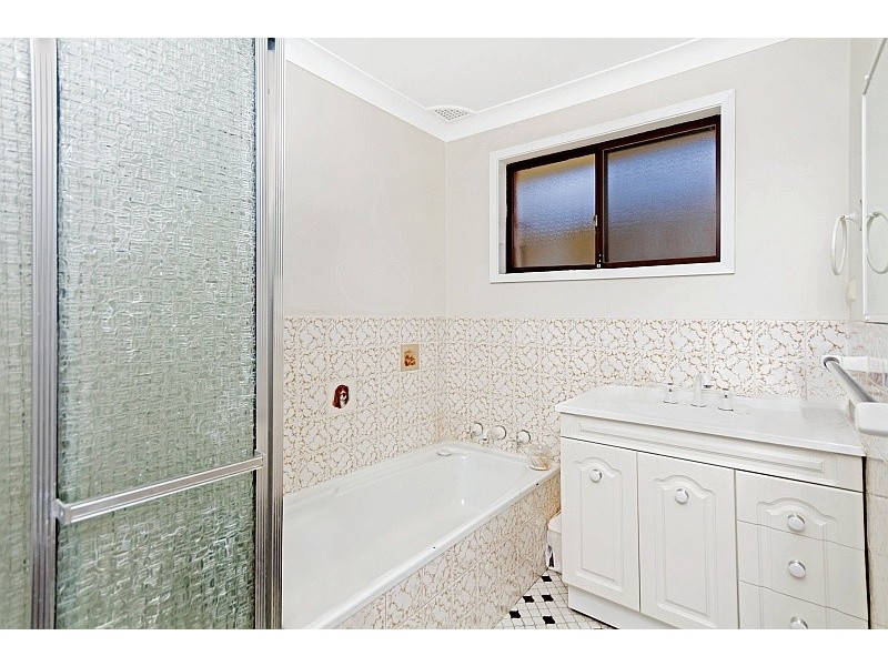 9 Lingi Street, Erina NSW 2250