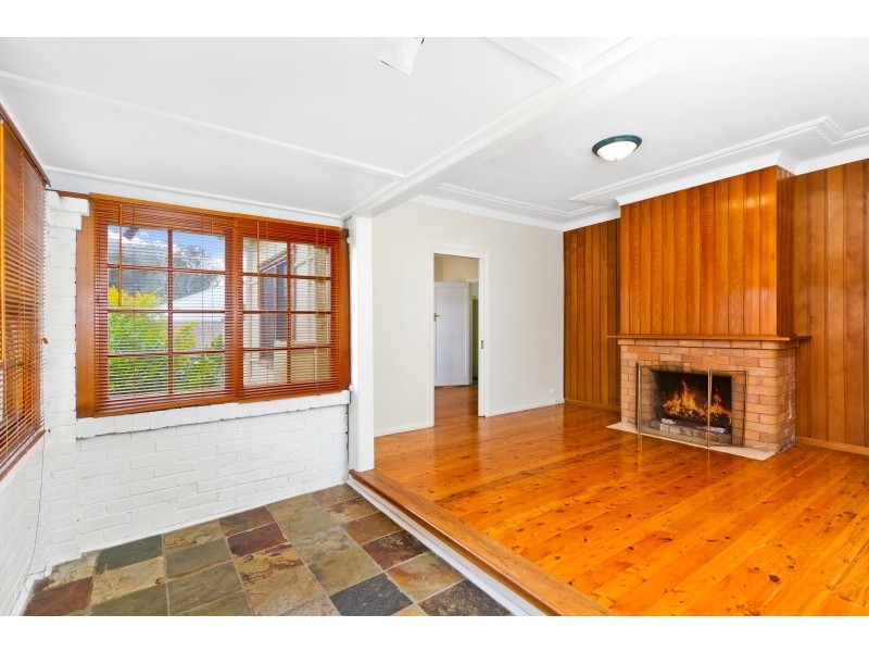 6 Caroline Street, East Gosford NSW 2250