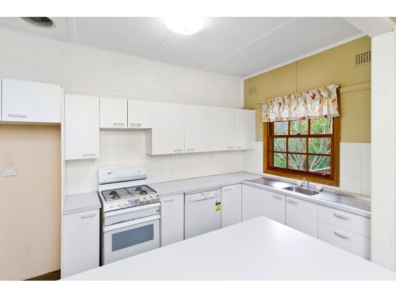 6 Caroline Street, East Gosford NSW 2250