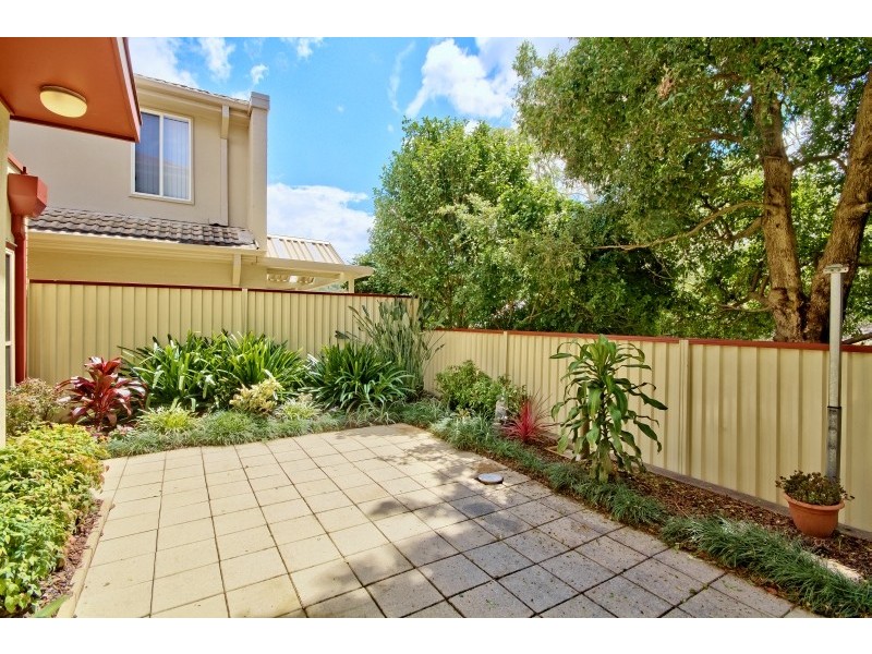 2/191 Albany Street, Point Frederick NSW 2250