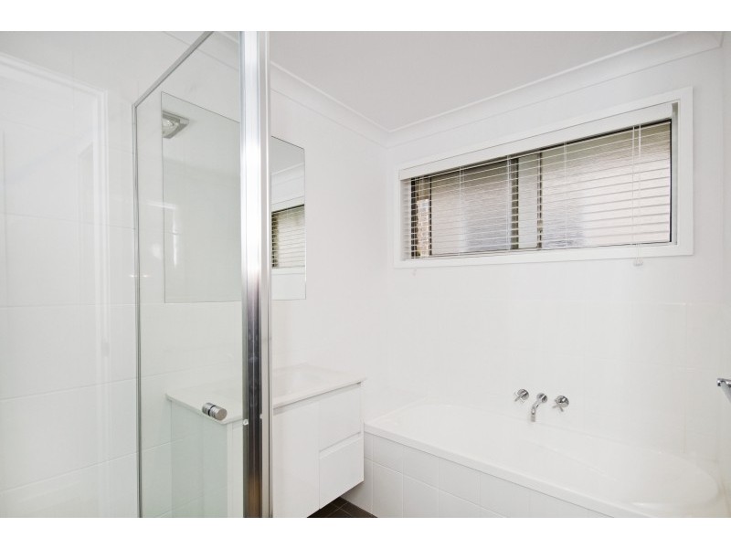 7 Anglers Drive, Bateau Bay NSW 2261