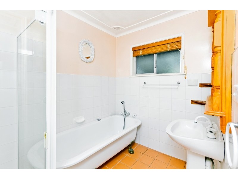 12 Lock Avenue, Springfield NSW 2250