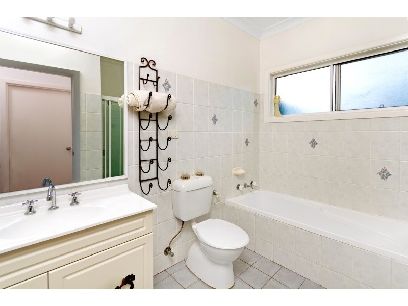 9 Narrawa Avenue, Erina NSW 2250