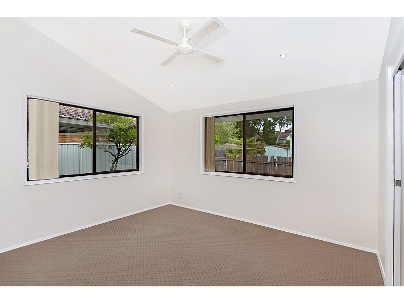 2/57 Orange Parade, Wyoming NSW 2250