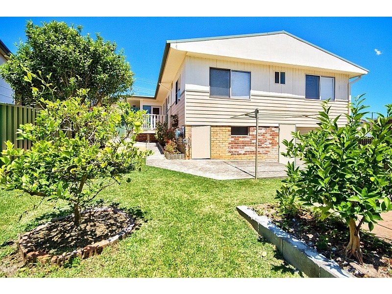 1/80 Lowanna Avenue, Forresters Beach NSW 2260