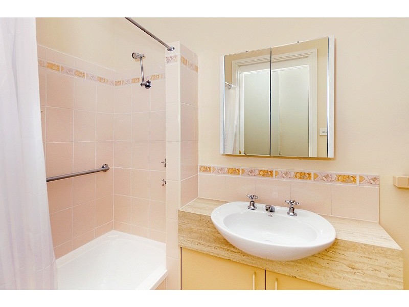 1/80 Lowanna Avenue, Forresters Beach NSW 2260