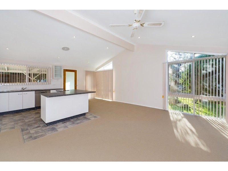 1/57 Orange Parade, Wyoming NSW 2250