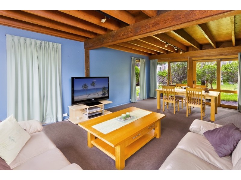 7 Michele Close, Green Point NSW 2251