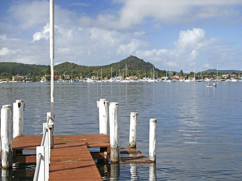 100 Daley Avenue, Daleys Point NSW 2257