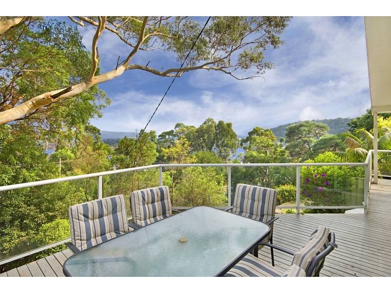11 Daley Ave, Daleys Point NSW 2257