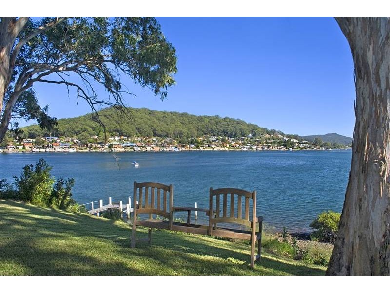 52 Daleys Avenue, Daleys Point NSW 2257