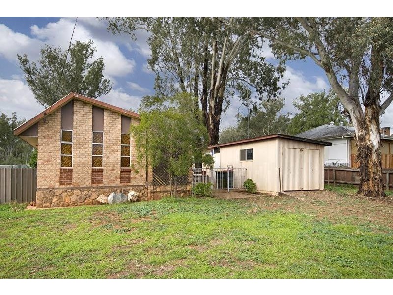 3 Caswell St, Peak Hill NSW 2869