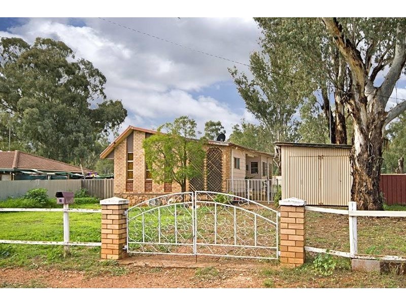 3 Caswell St, Peak Hill NSW 2869