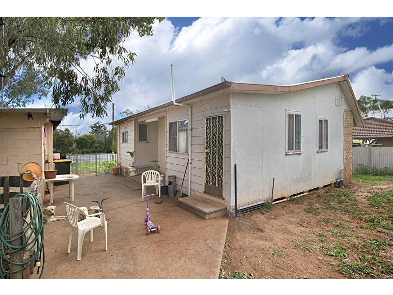 3 Caswell St, Peak Hill NSW 2869