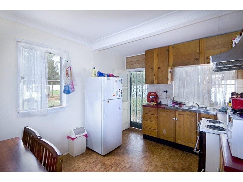 3 Caswell St, Peak Hill NSW 2869