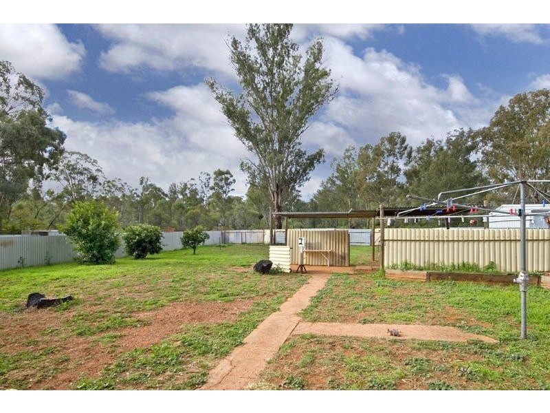 3 Caswell St, Peak Hill NSW 2869