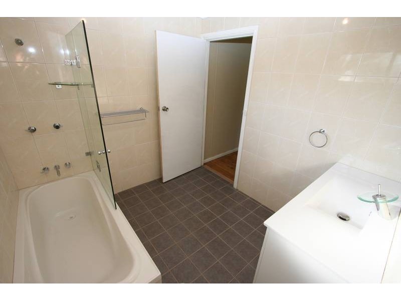 28 Terry Avenue, Woy Woy NSW 2256