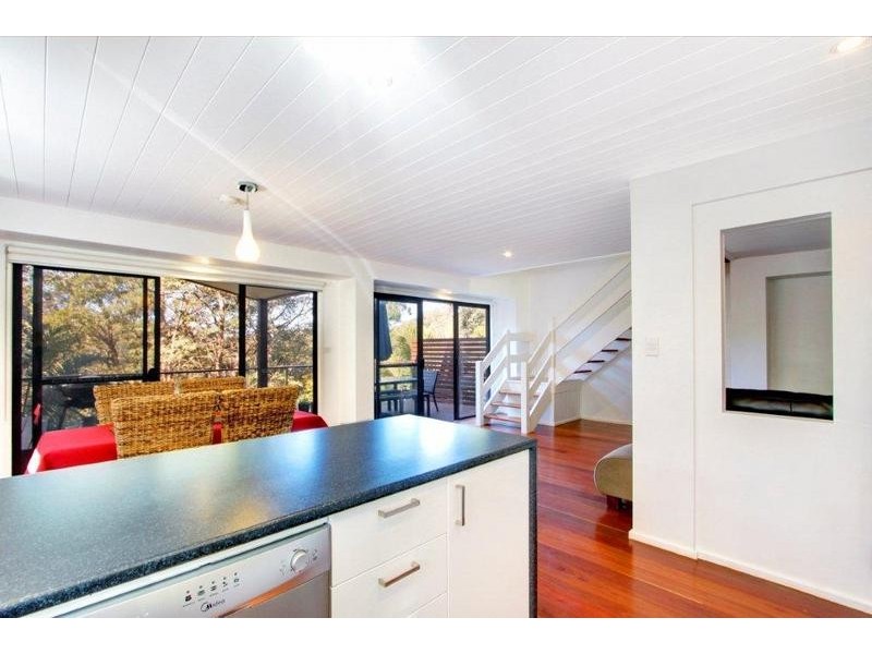 20 Harcourt Place, North Avoca NSW 2260