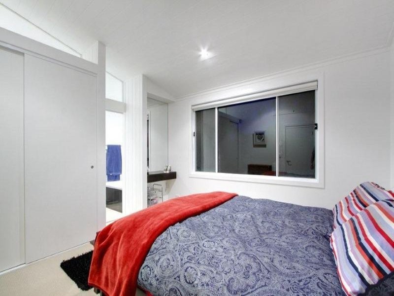 20 Harcourt Place, North Avoca NSW 2260