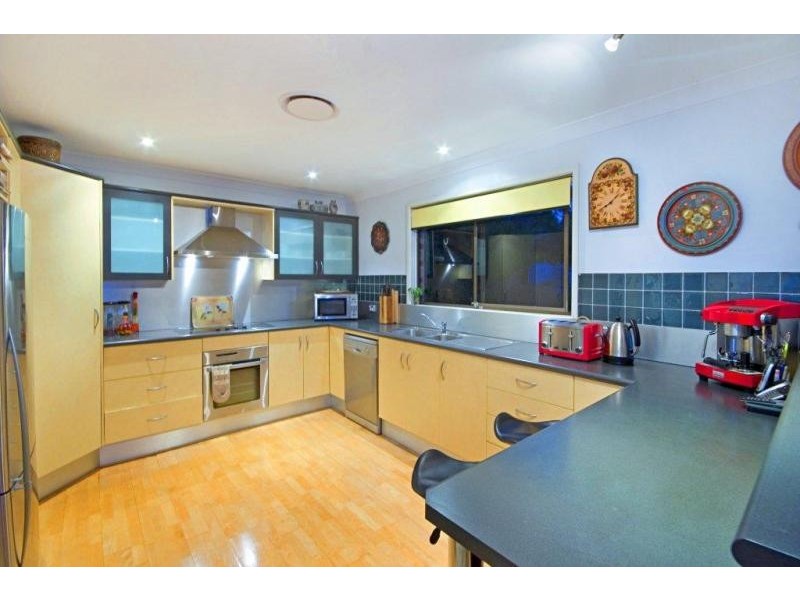 27 Pauline Ave, Killcare Heights NSW 2257