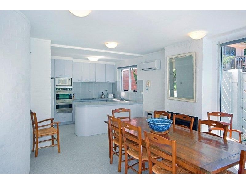18 Beryl Boulevarde, Pearl Beach NSW 2256