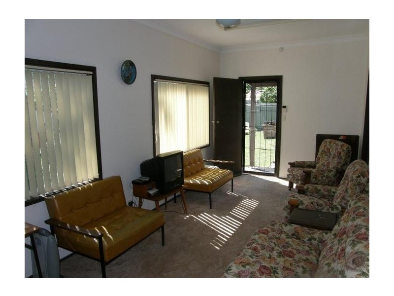 50 Barrenjoey Rd, Ettalong Beach NSW 2257