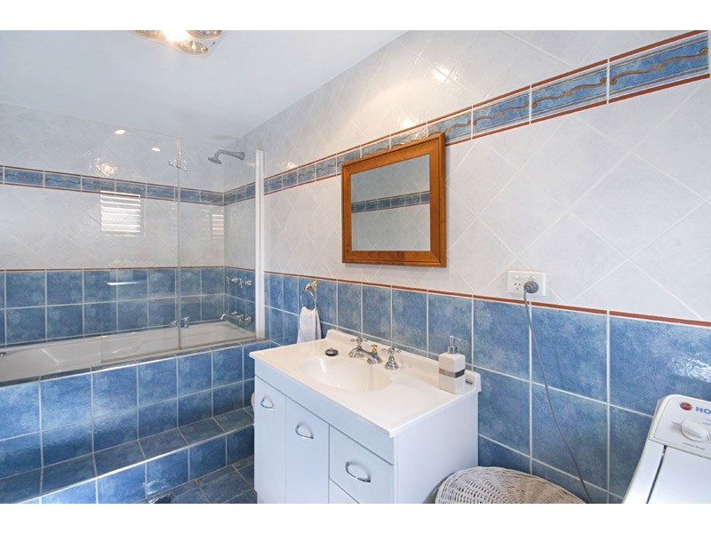 1/11 Lynn Ave, Point Frederick NSW 2250