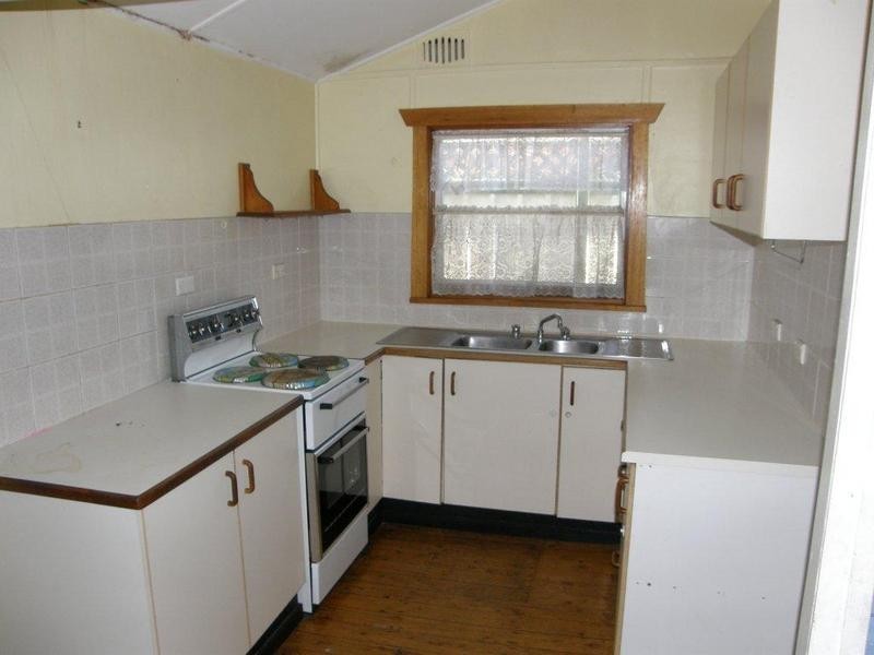 10 Allfield Road, Woy Woy NSW 2256