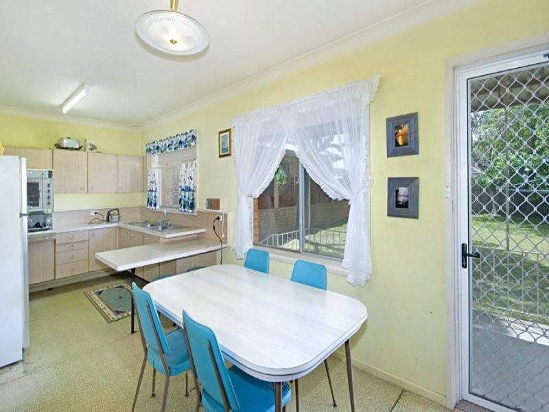 27 Bangalow Street, Ettalong Beach NSW 2257