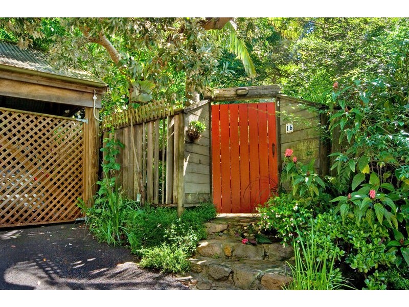 16 Nukara Avenue, Hardys Bay NSW 2257