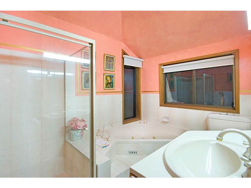 16 Nukara Avenue, Hardys Bay NSW 2257