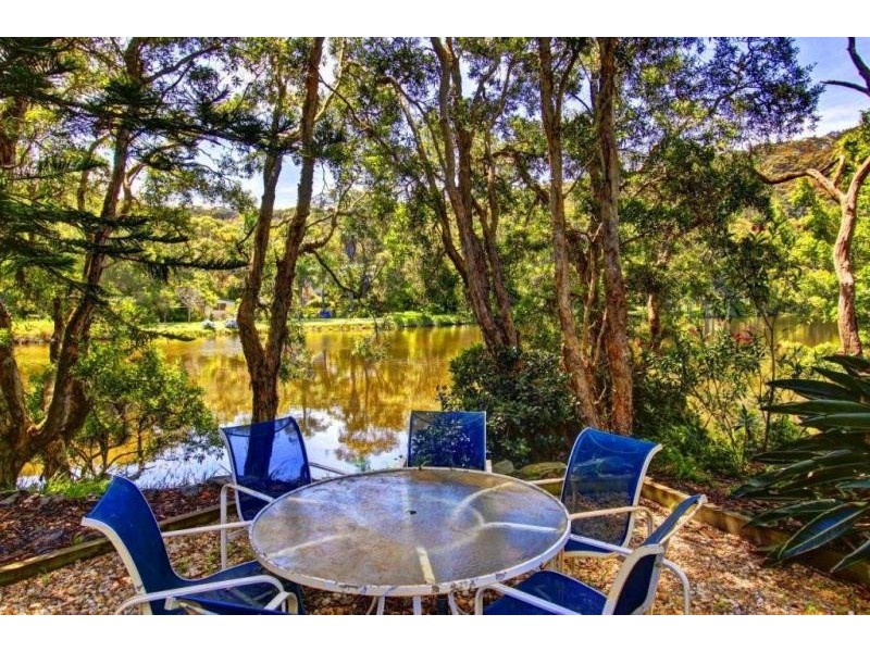 33 Coral Crescent, Pearl Beach NSW 2256