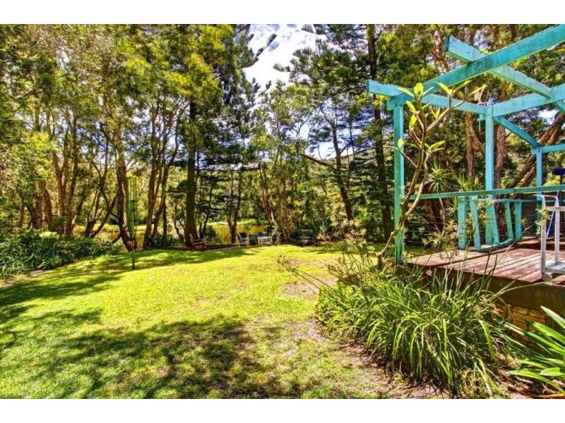 33 Coral Crescent, Pearl Beach NSW 2256