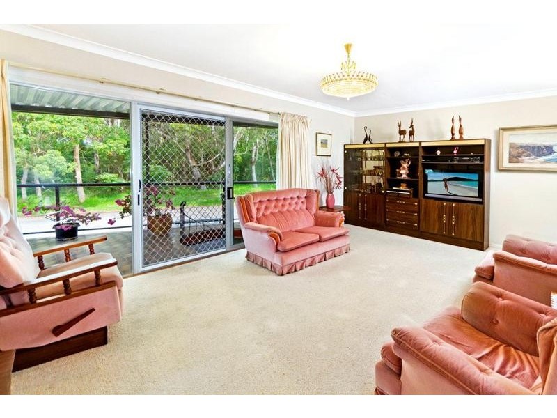 11 Reserve Drive, Bateau Bay NSW 2261