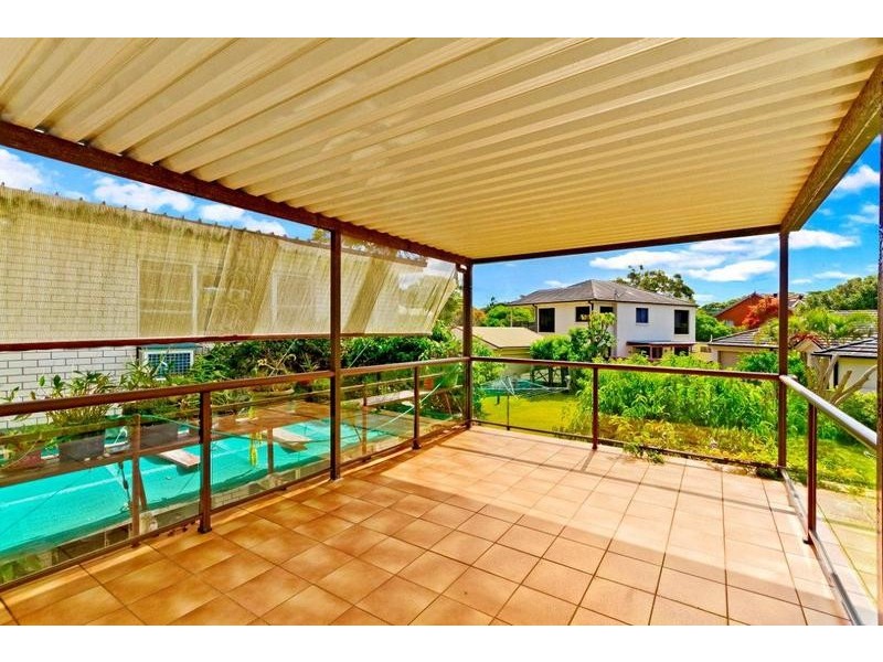 11 Reserve Drive, Bateau Bay NSW 2261