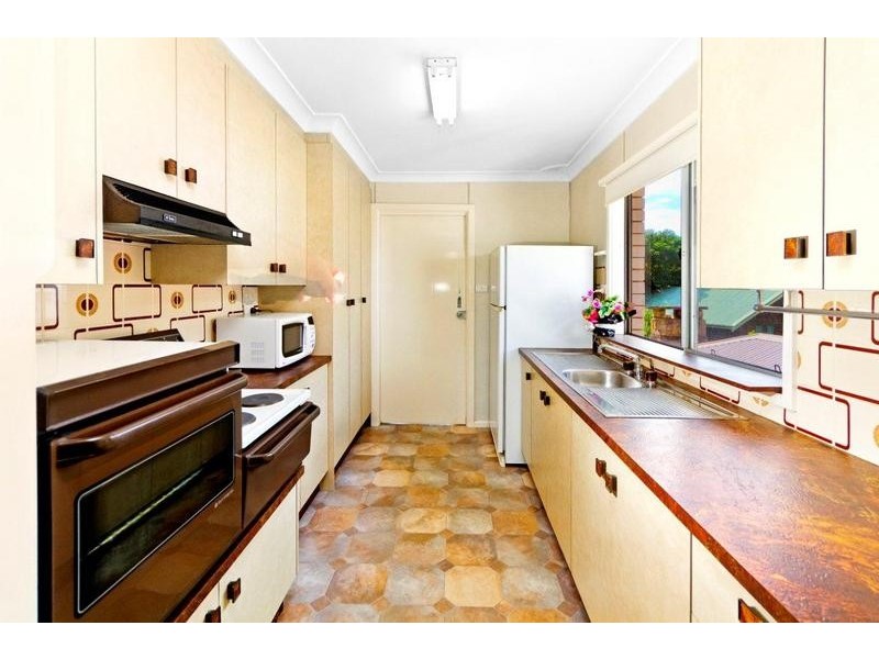 11 Reserve Drive, Bateau Bay NSW 2261