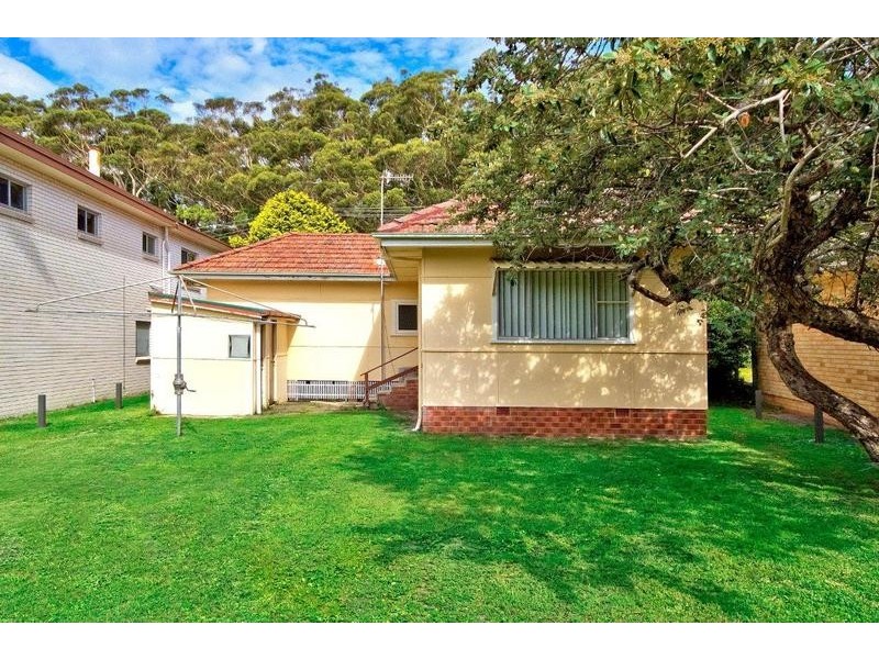 12 Reserve Drive, Bateau Bay NSW 2261