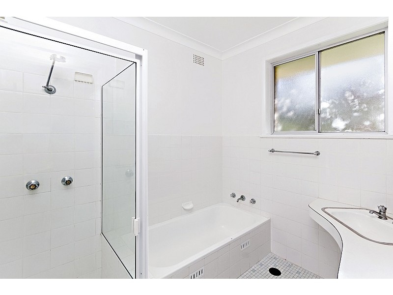 13 Reserve Drive, Bateau Bay NSW 2261