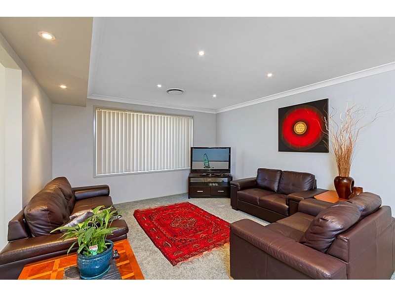 52 Singleton Rd, Point Clare NSW 2250